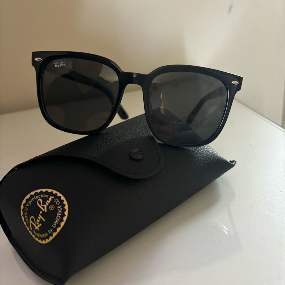 Ray-Ban Black Sunglasses